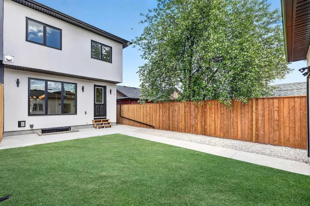 8519 48 Avenue NW Calgary AB T3B 2B1