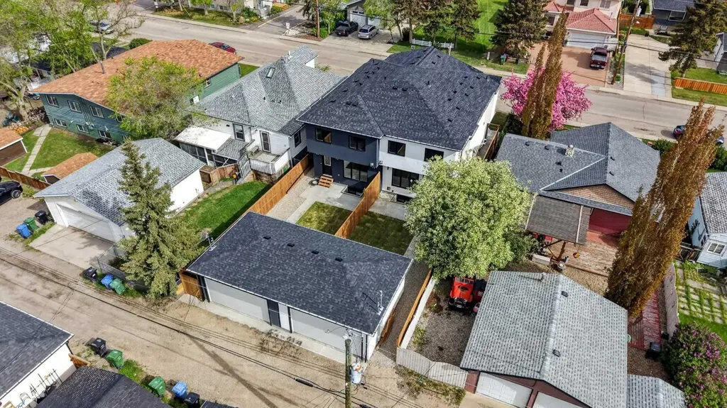 8519 48 Avenue NW Calgary AB T3B 2B1