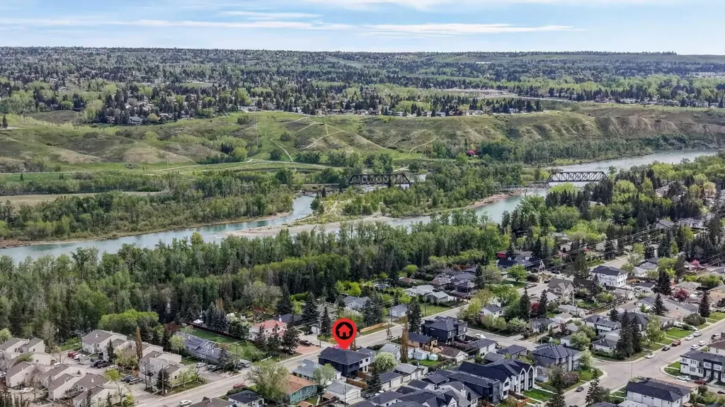 8519 48 Avenue NW Calgary AB T3B 2B1