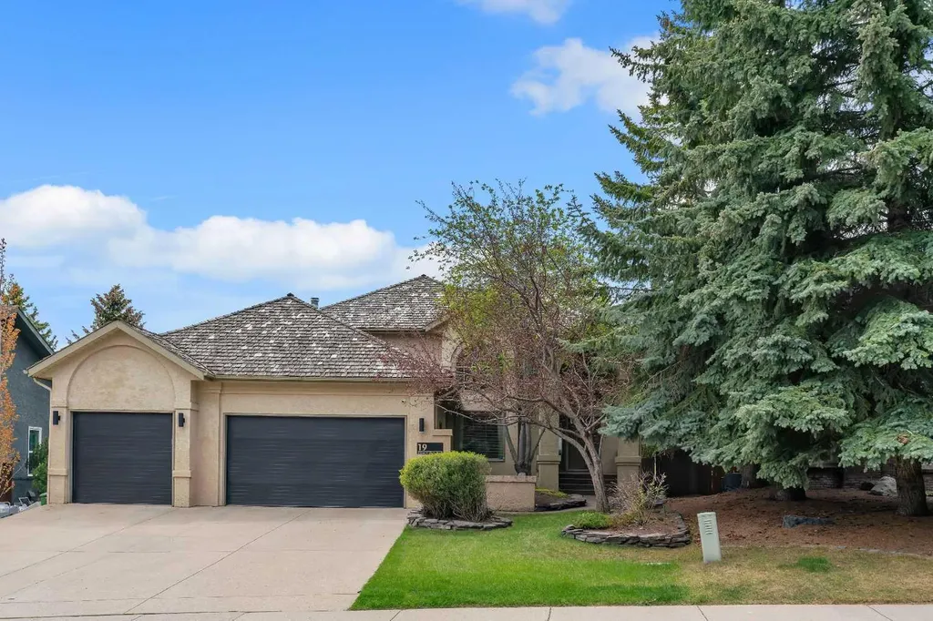 19 Coach Gate Way SW Calgary AB T3H 1L7