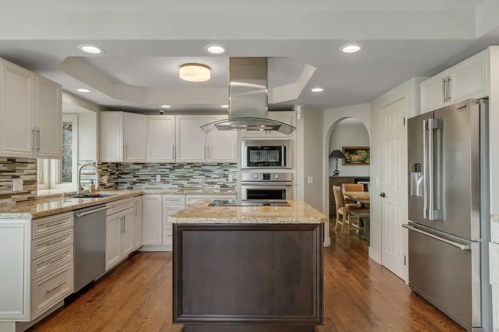 19 Coach Gate Way SW Calgary AB T3H 1L7