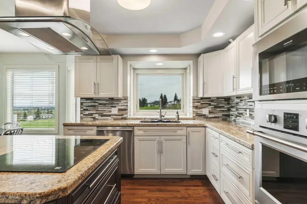 19 Coach Gate Way SW Calgary AB T3H 1L7