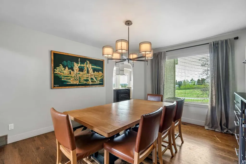 19 Coach Gate Way SW Calgary AB T3H 1L7