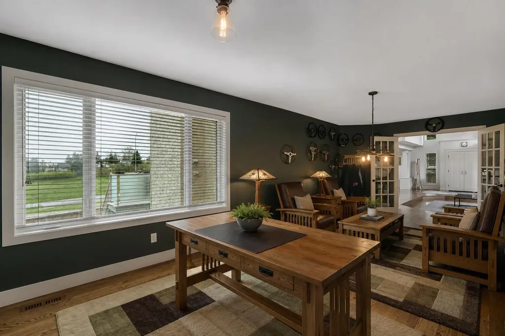 19 Coach Gate Way SW Calgary AB T3H 1L7