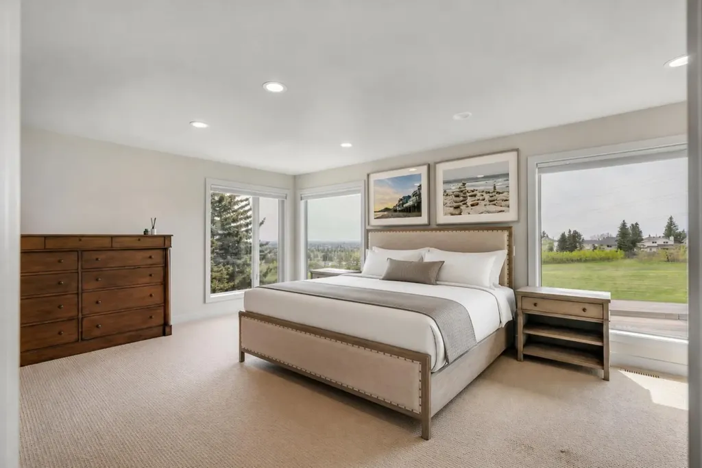 19 Coach Gate Way SW Calgary AB T3H 1L7
