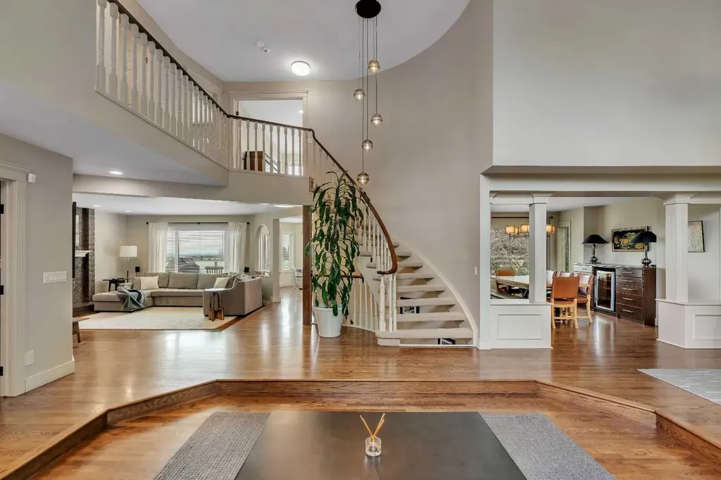 19 Coach Gate Way SW Calgary AB T3H 1L7