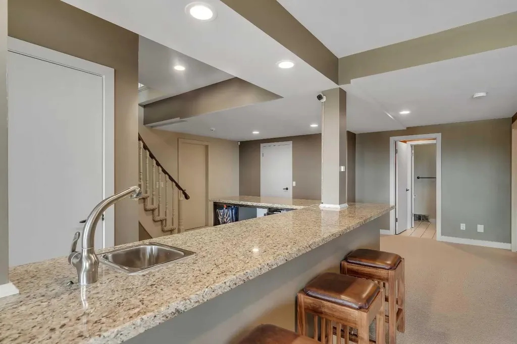 19 Coach Gate Way SW Calgary AB T3H 1L7