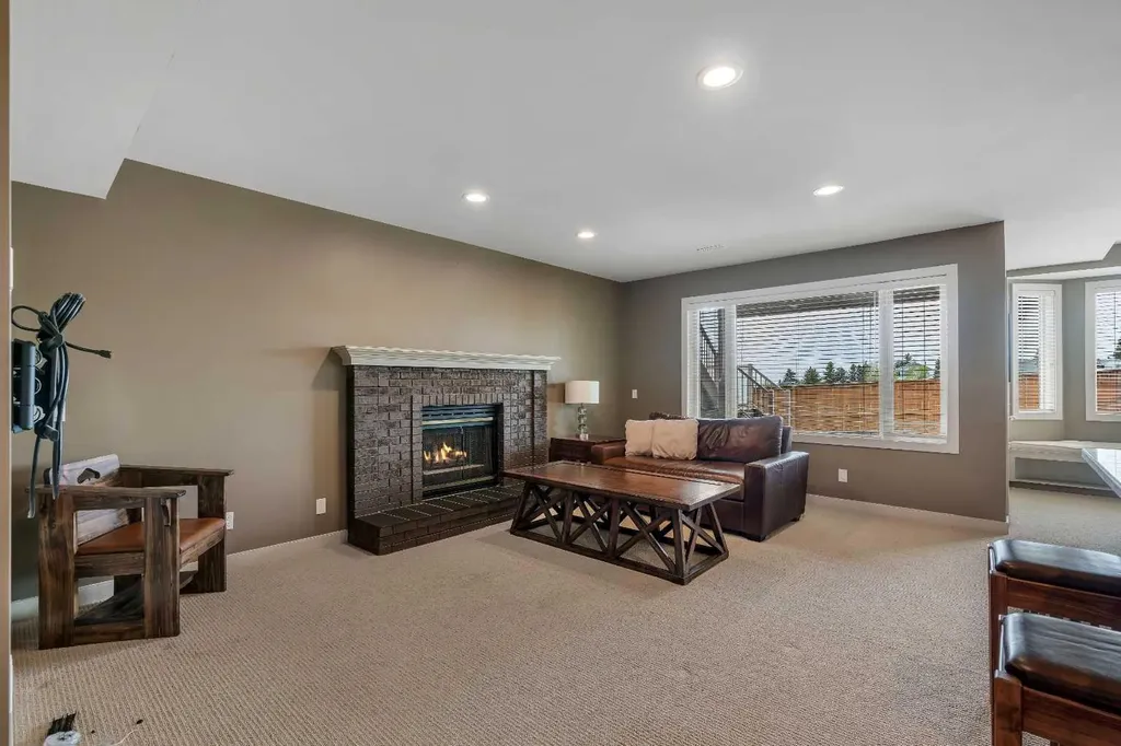 19 Coach Gate Way SW Calgary AB T3H 1L7