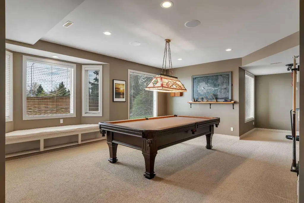 19 Coach Gate Way SW Calgary AB T3H 1L7