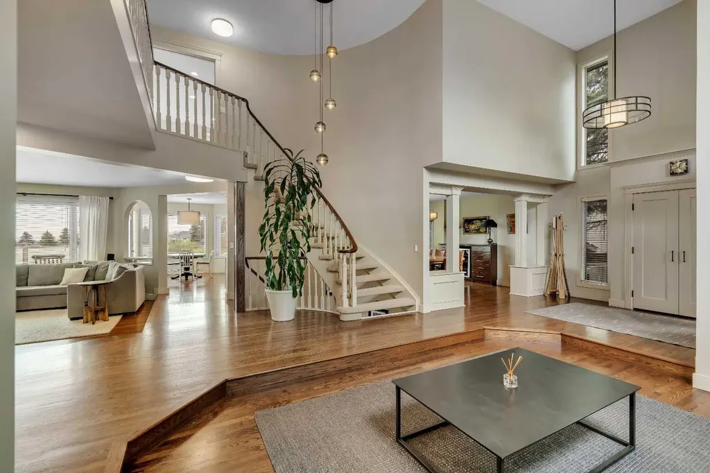 19 Coach Gate Way SW Calgary AB T3H 1L7