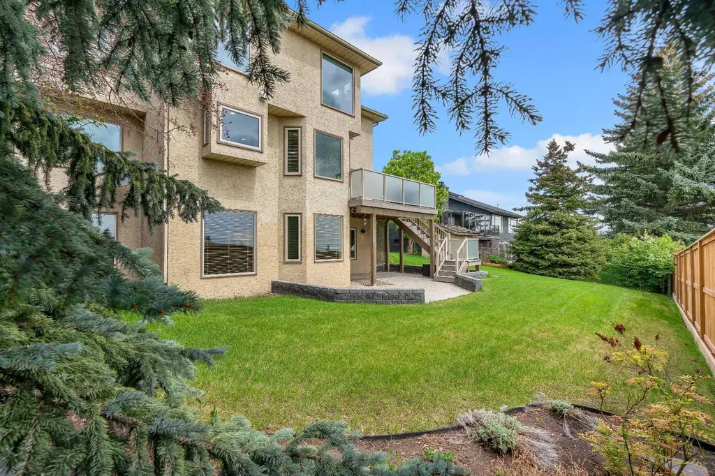 19 Coach Gate Way SW Calgary AB T3H 1L7