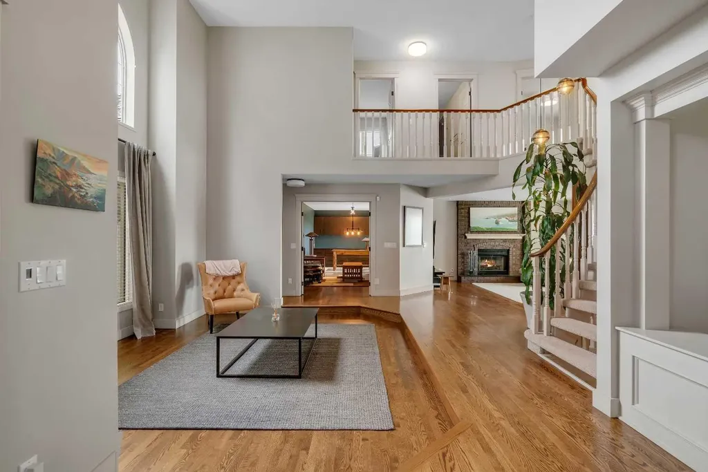 19 Coach Gate Way SW Calgary AB T3H 1L7