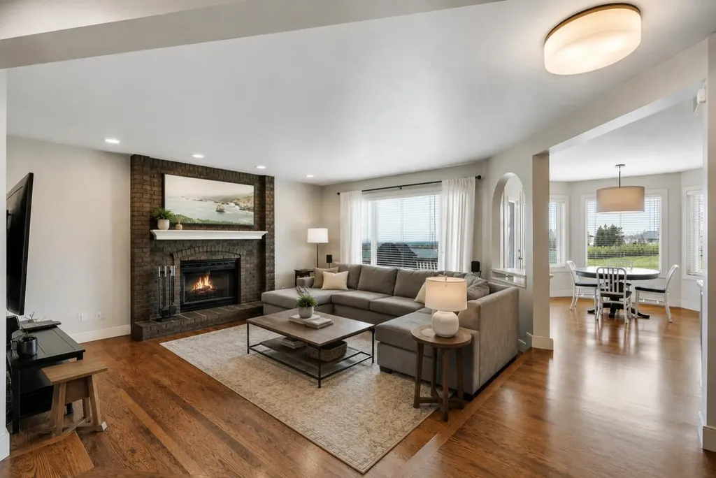 19 Coach Gate Way SW Calgary AB T3H 1L7