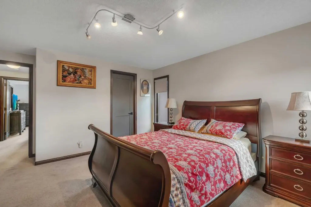 206 West Grove Rise SW Calgary AB T3H 0S3
