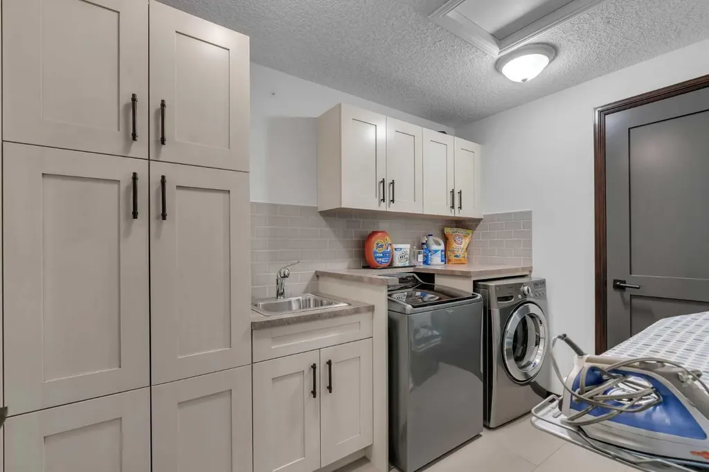206 West Grove Rise SW Calgary AB T3H 0S3