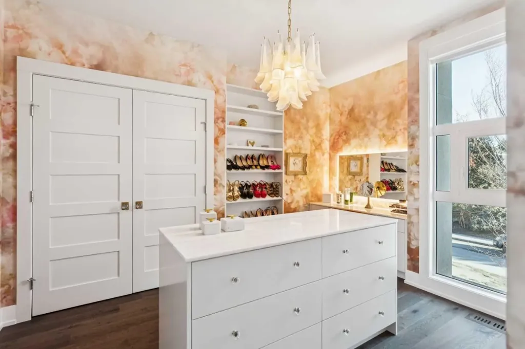 3813 1a Street SW Calgary AB T2S 1R4