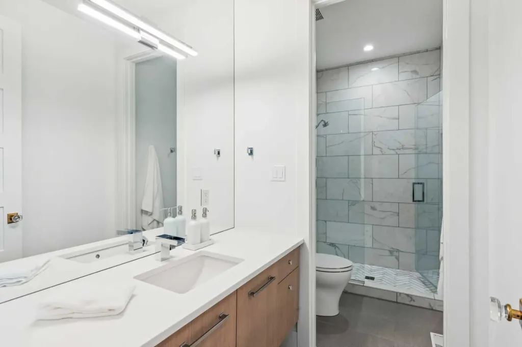 3813 1a Street SW Calgary AB T2S 1R4
