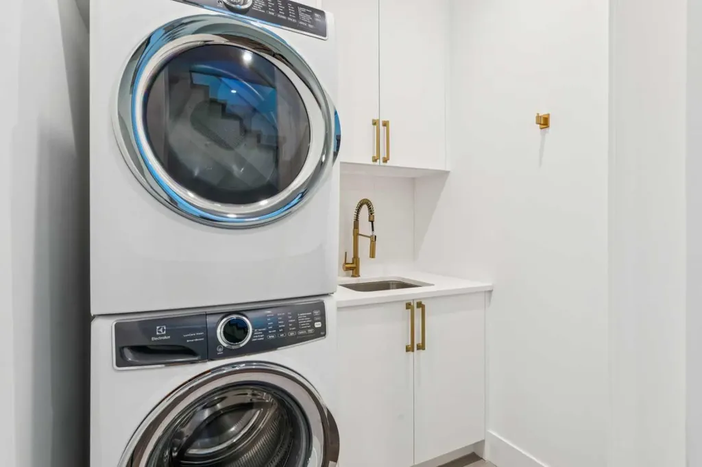 3813 1a Street SW Calgary AB T2S 1R4