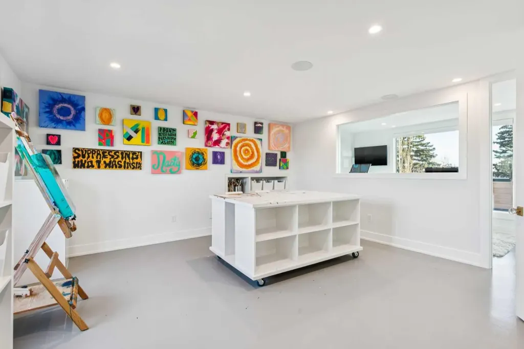 3813 1a Street SW Calgary AB T2S 1R4