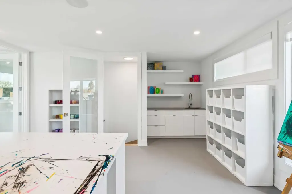 3813 1a Street SW Calgary AB T2S 1R4