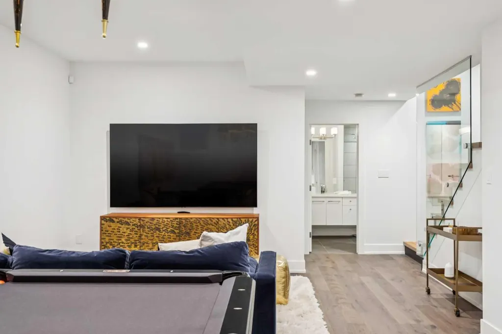 3813 1a Street SW Calgary AB T2S 1R4