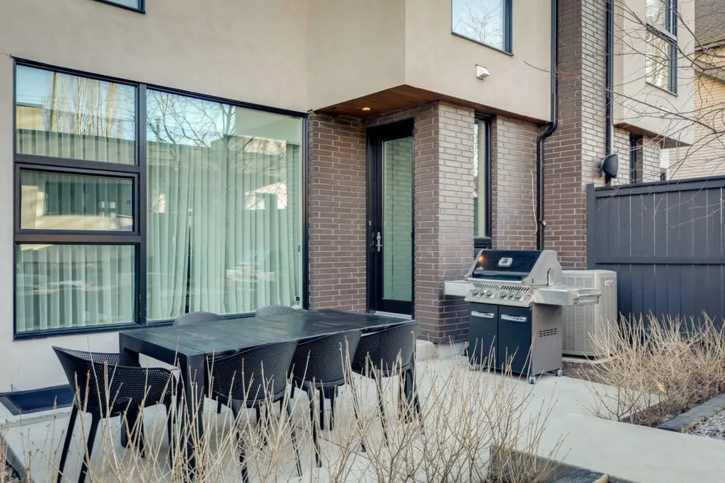 3813 1a Street SW Calgary AB T2S 1R4