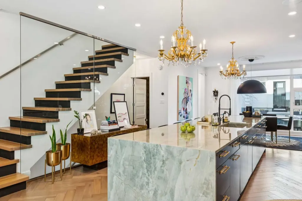 3813 1a Street SW Calgary AB T2S 1R4