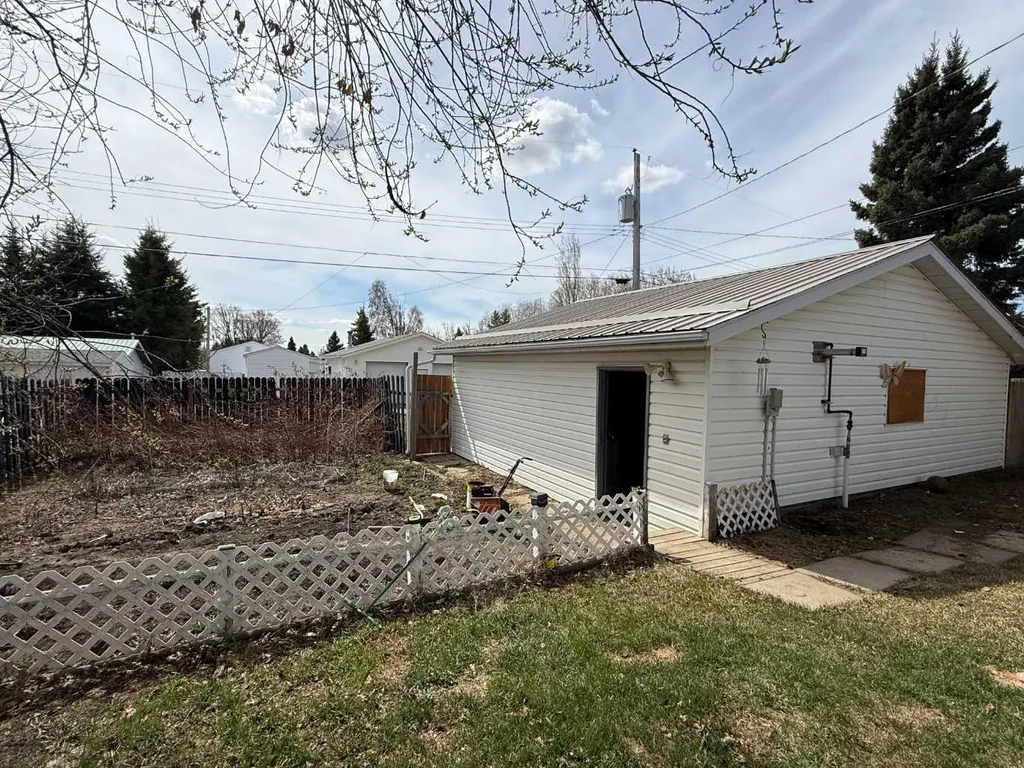 5311 50 Avenue Grimshaw AB T0H 1W0