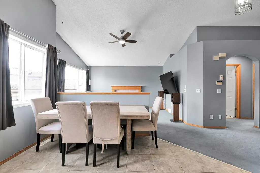 21 Erin Meadow Manor SE Calgary AB T2B 3P6
