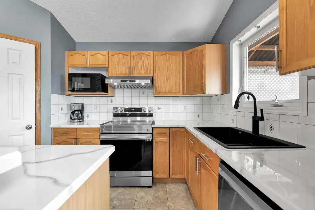 21 Erin Meadow Manor SE Calgary AB T2B 3P6