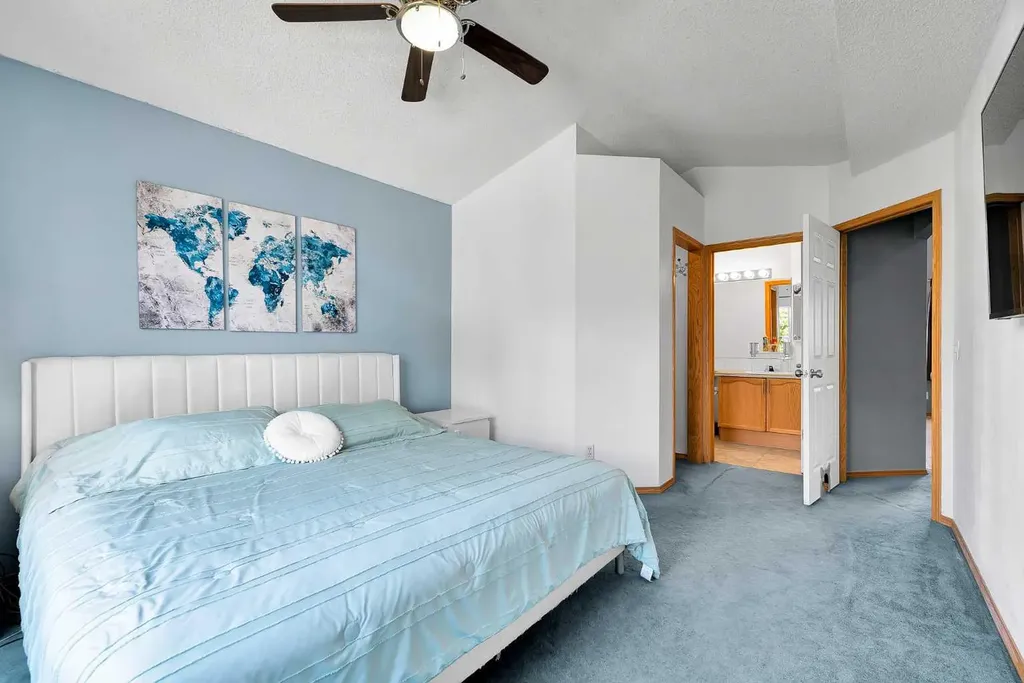 21 Erin Meadow Manor SE Calgary AB T2B 3P6
