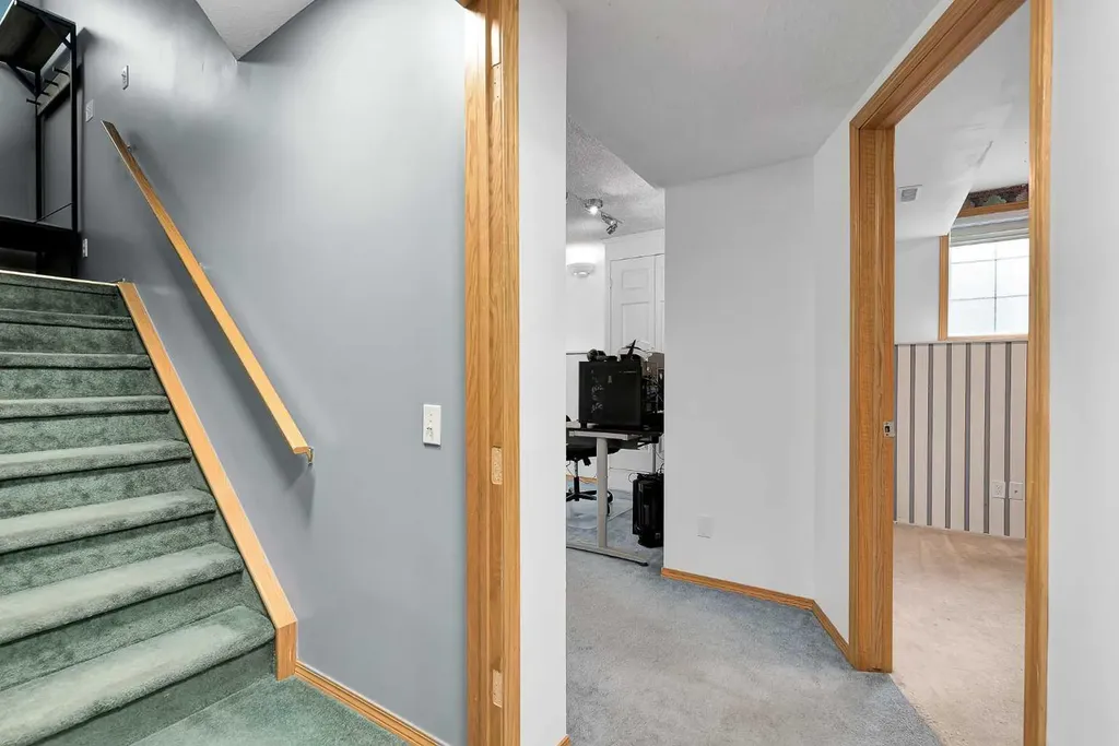 21 Erin Meadow Manor SE Calgary AB T2B 3P6