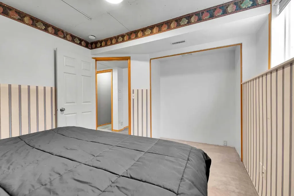 21 Erin Meadow Manor SE Calgary AB T2B 3P6