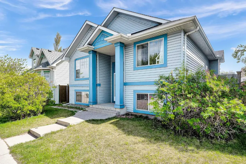 21 Erin Meadow Manor SE Calgary AB T2B 3P6