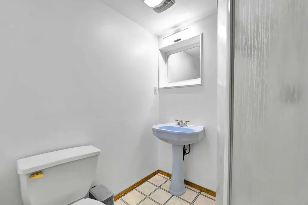 21 Erin Meadow Manor SE Calgary AB T2B 3P6