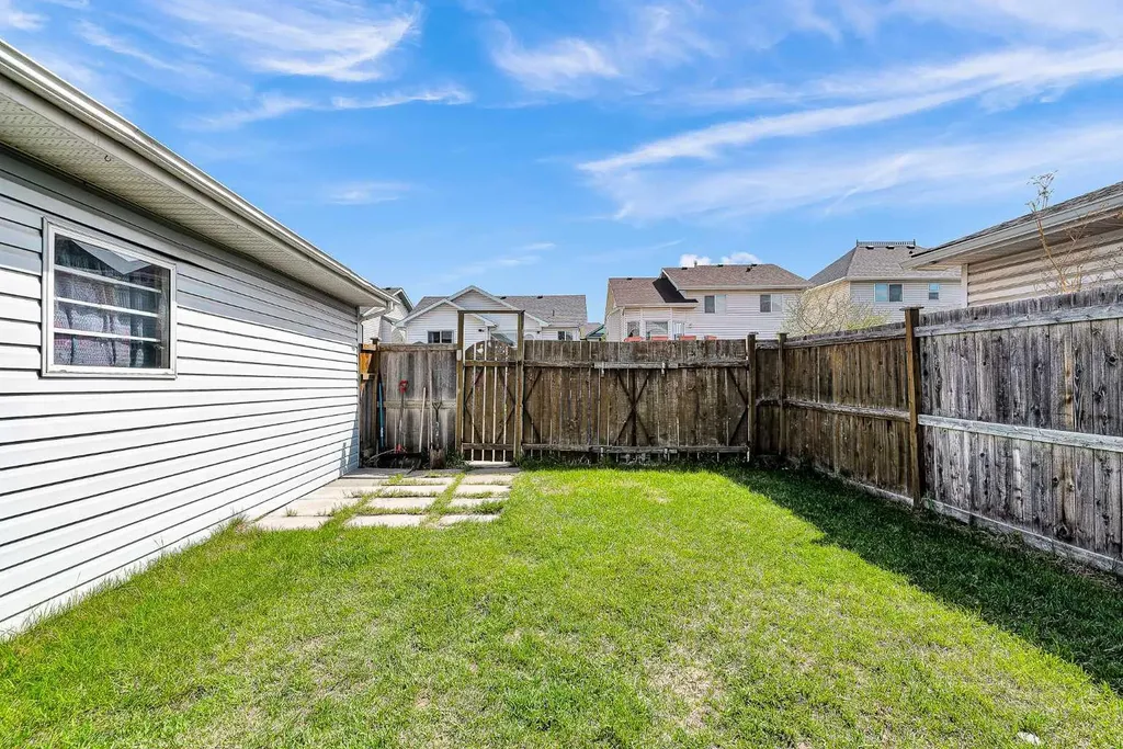 21 Erin Meadow Manor SE Calgary AB T2B 3P6