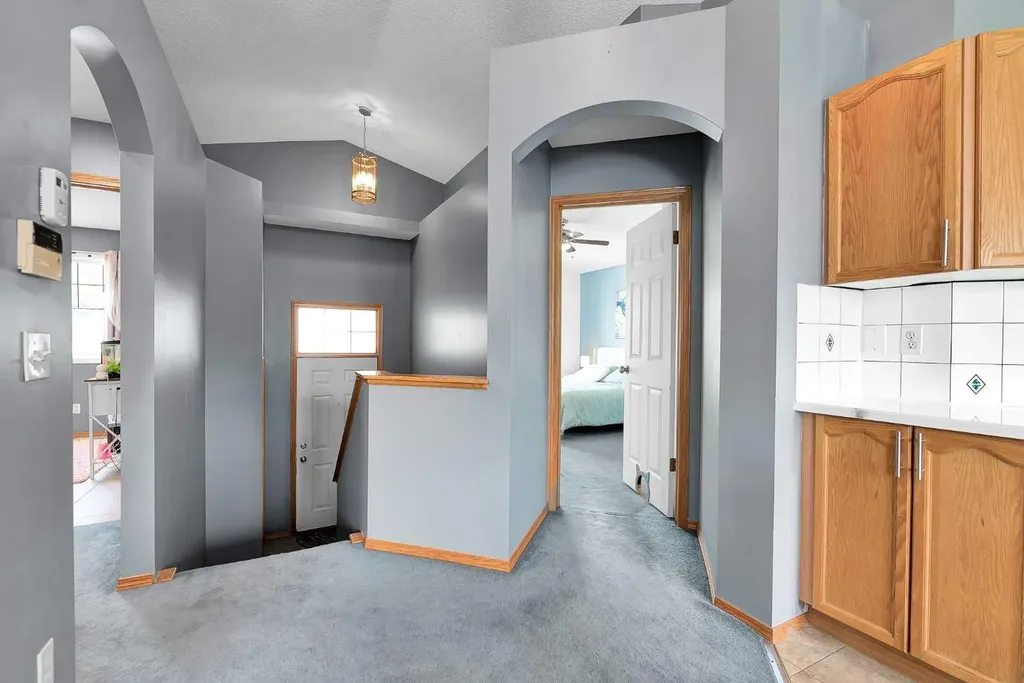 21 Erin Meadow Manor SE Calgary AB T2B 3P6