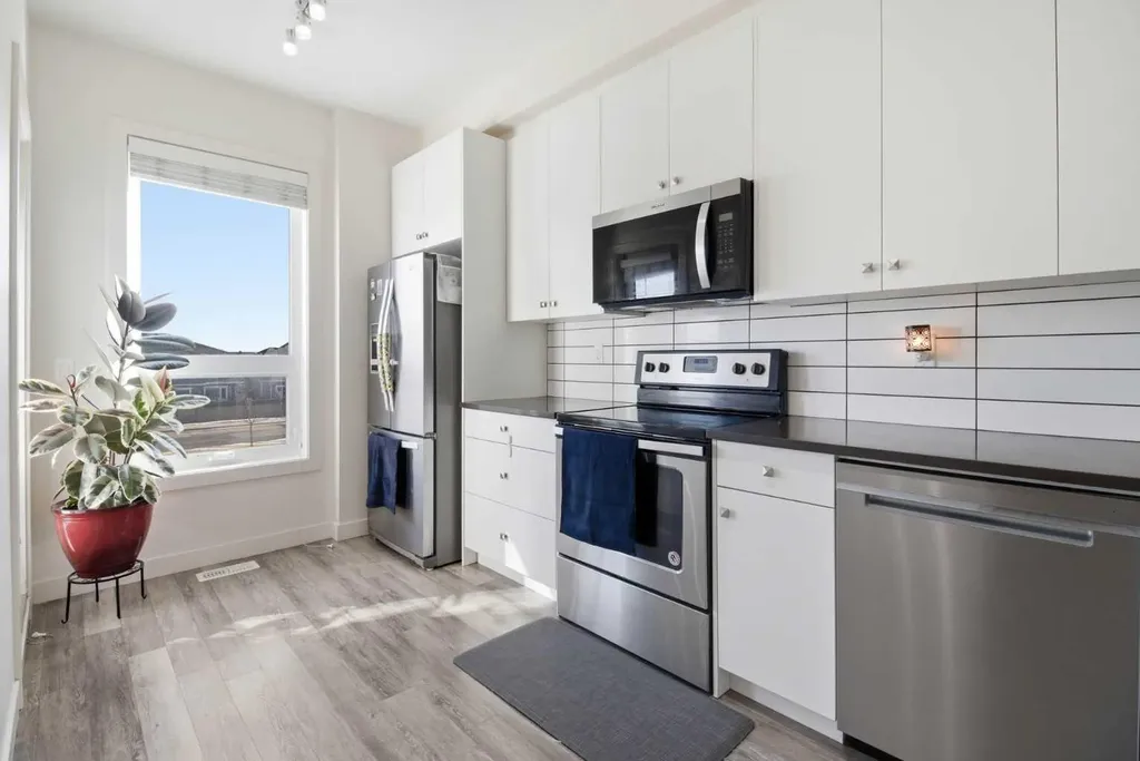 11 Evanscrest Mews NW Calgary AB T3P 0Y1