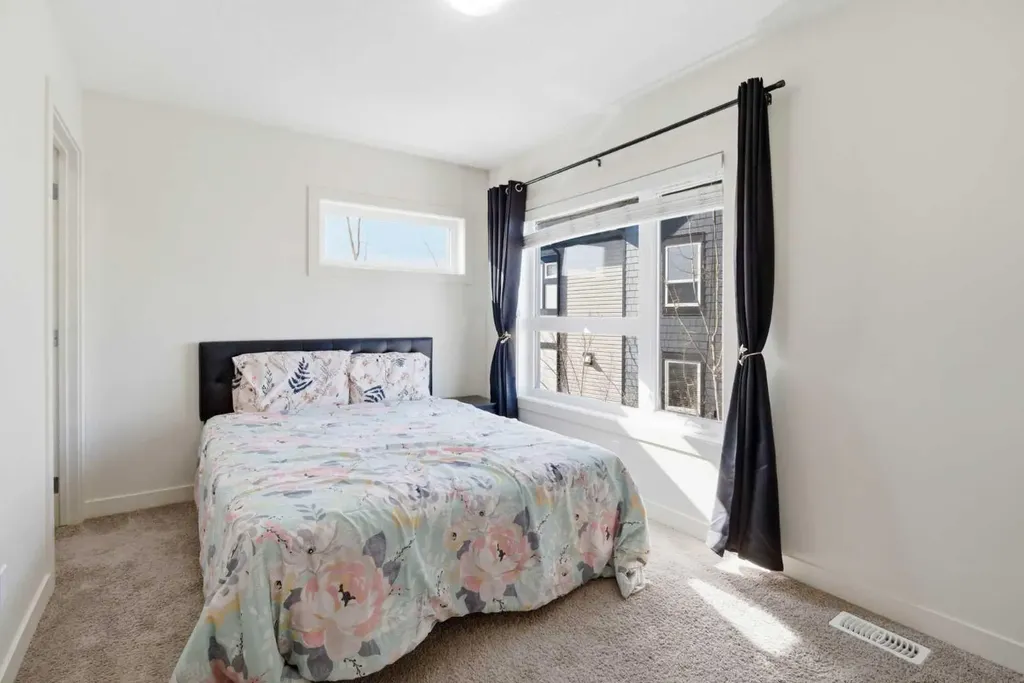 11 Evanscrest Mews NW Calgary AB T3P 0Y1