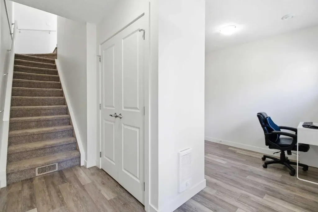 11 Evanscrest Mews NW Calgary AB T3P 0Y1