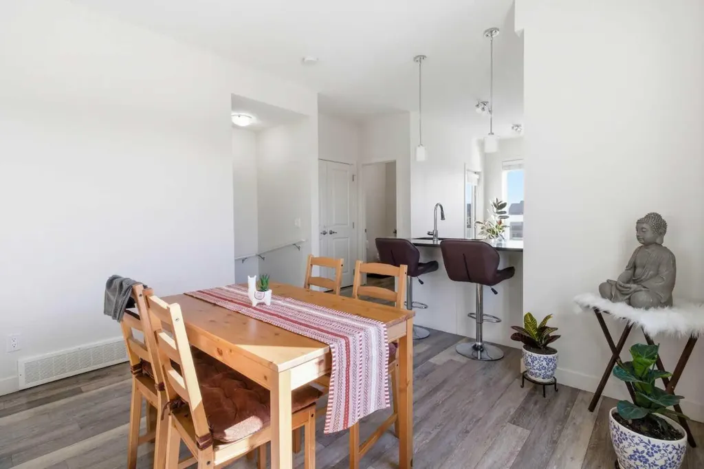 11 Evanscrest Mews NW Calgary AB T3P 0Y1
