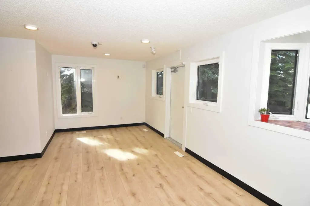 309 Main Street NW Airdrie AB T4B 1E2