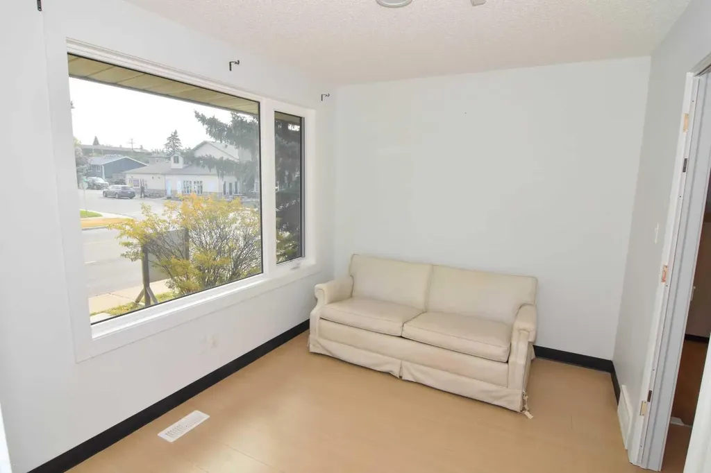 309 Main Street NW Airdrie AB T4B 1E2