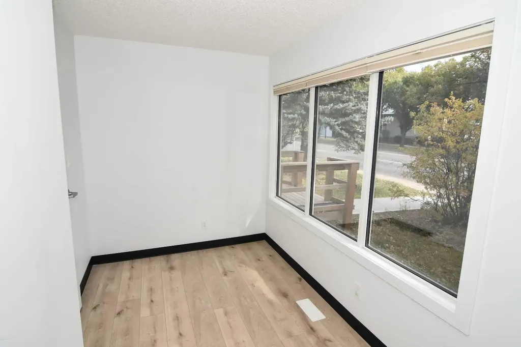 309 Main Street NW Airdrie AB T4B 1E2