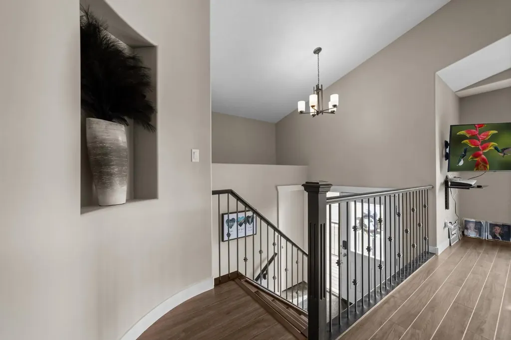 4414 75 Street Camrose AB T4V 5C9