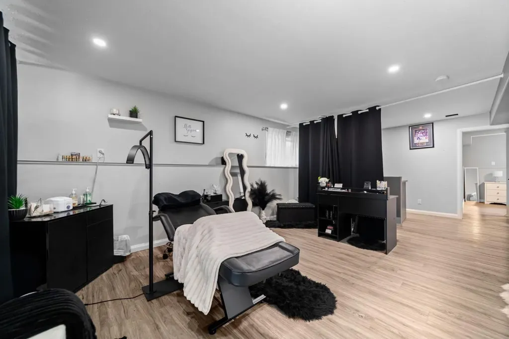 4414 75 Street Camrose AB T4V 5C9