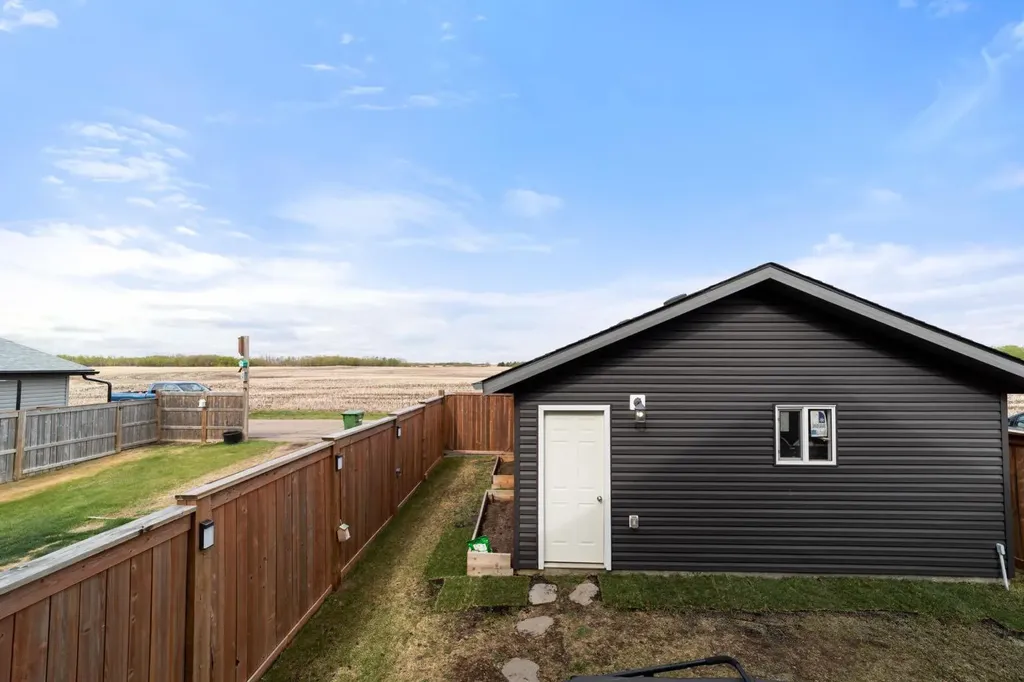 4414 75 Street Camrose AB T4V 5C9
