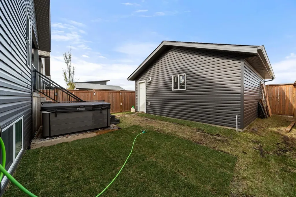 4414 75 Street Camrose AB T4V 5C9