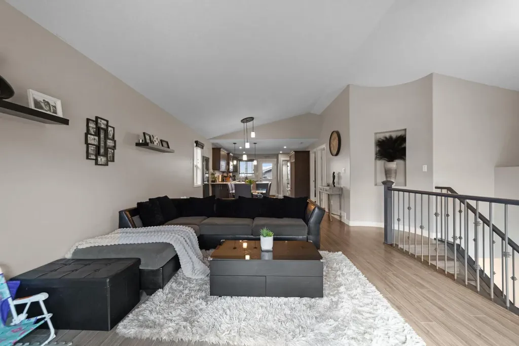 4414 75 Street Camrose AB T4V 5C9