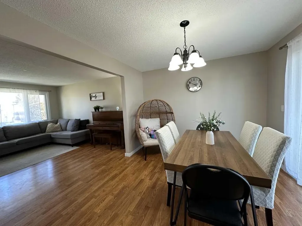 5115 61 Avenue Ponoka AB T4J 1E8